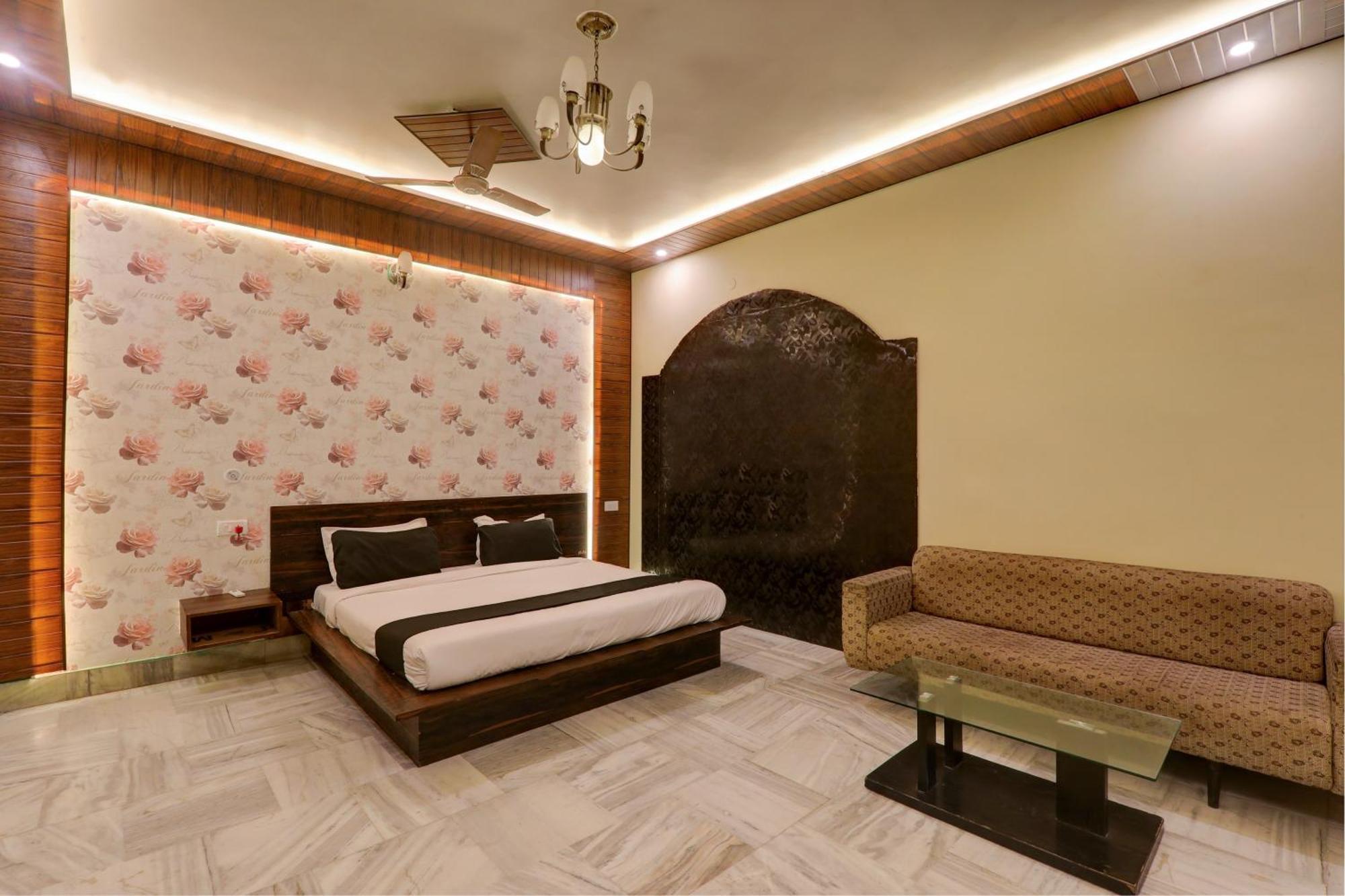 Hotel O Flagship Adbhut Moment Hotel Varanasi Exterior foto