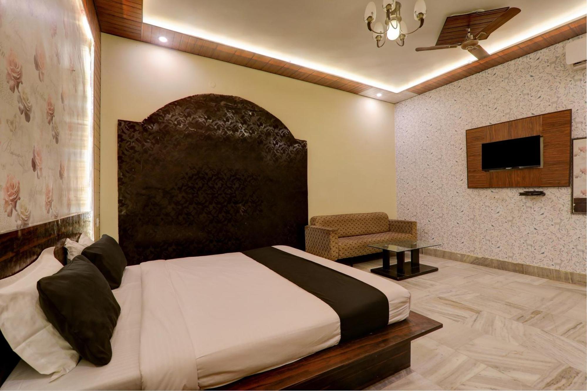 Hotel O Flagship Adbhut Moment Hotel Varanasi Exterior foto